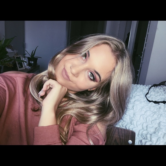 Profile Picture of Michelle Moravcik (@mmoravcik97) on Poshmark