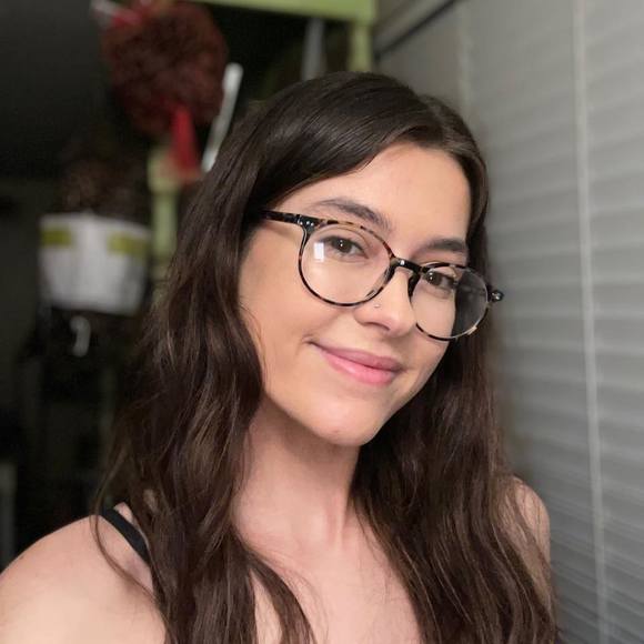 Profile Picture of Katie Bayliss (@katiebayliss14) on Poshmark
