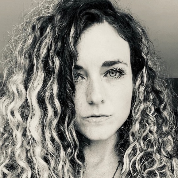 Profile Picture of Malyn Dziurzynski (@malynd) on Poshmark