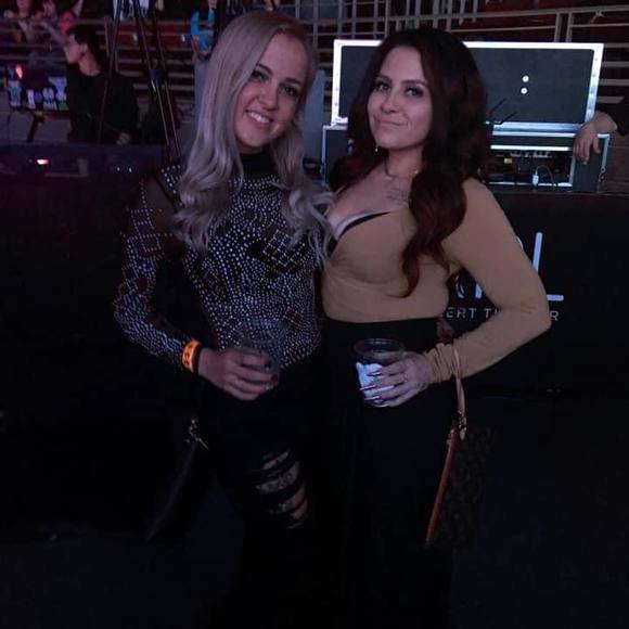 Profile Picture of Kassandra Tropepe (@ktropepe) on Poshmark