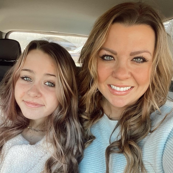 Profile Picture of Renee Debussey (@reneedebussey) on Poshmark