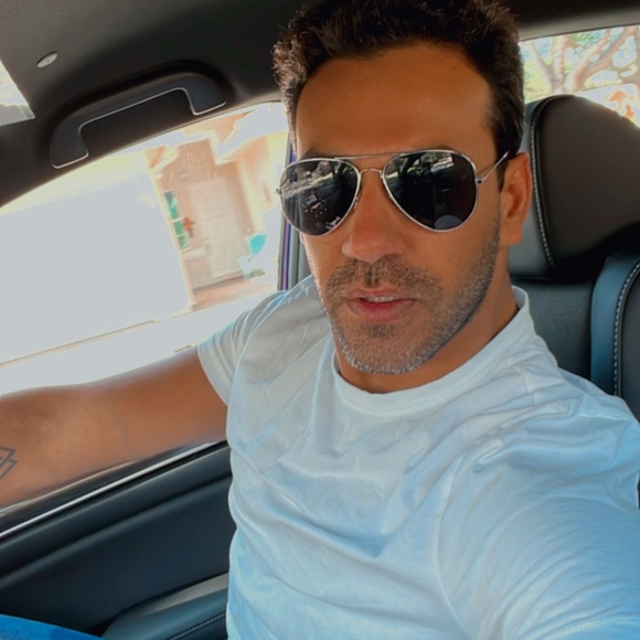 Profile Picture of Carlos Borges (@carlos_borges) on Poshmark