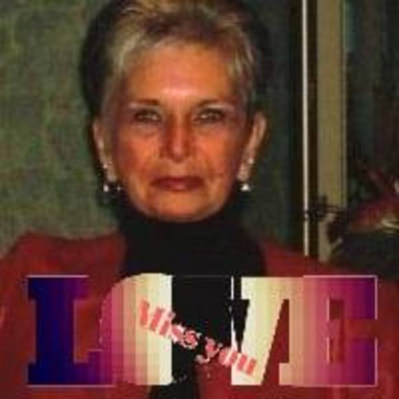 Profile Picture of Linda Kenkel (@bobsgirl95) on Poshmark