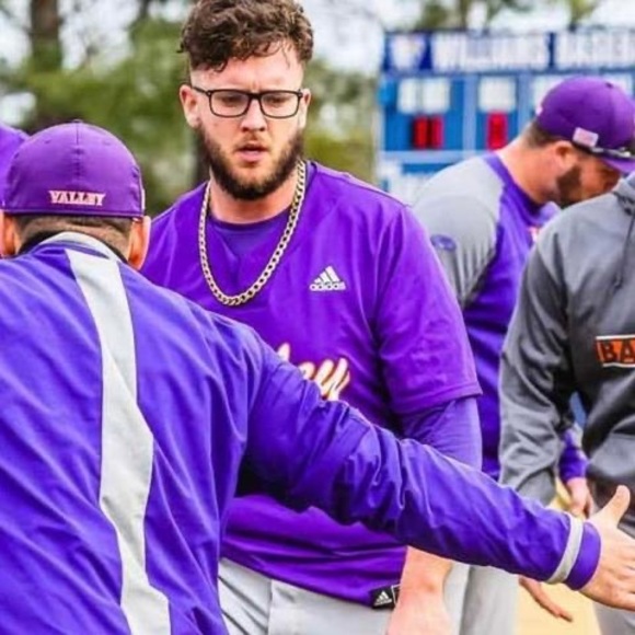 Profile Picture of Andrew Scharsch (@blueroom21bb) on Poshmark