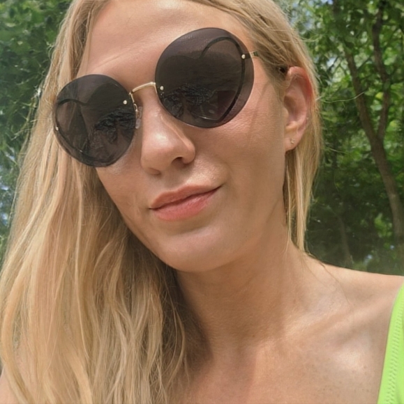 Profile Picture of Lauren Getek (@lmarieny) on Poshmark