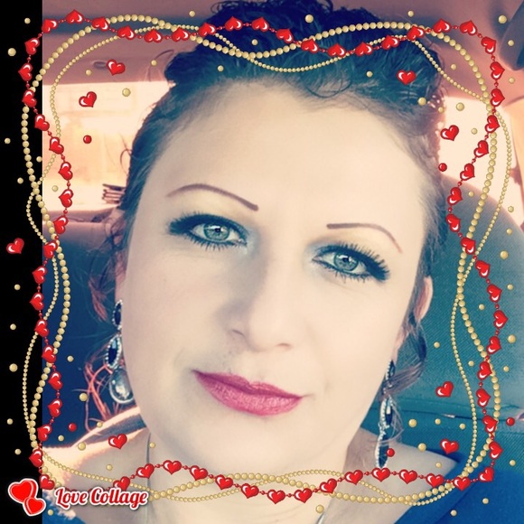 Profile Picture of Patricia Givera (@patricia_riv76) on Poshmark