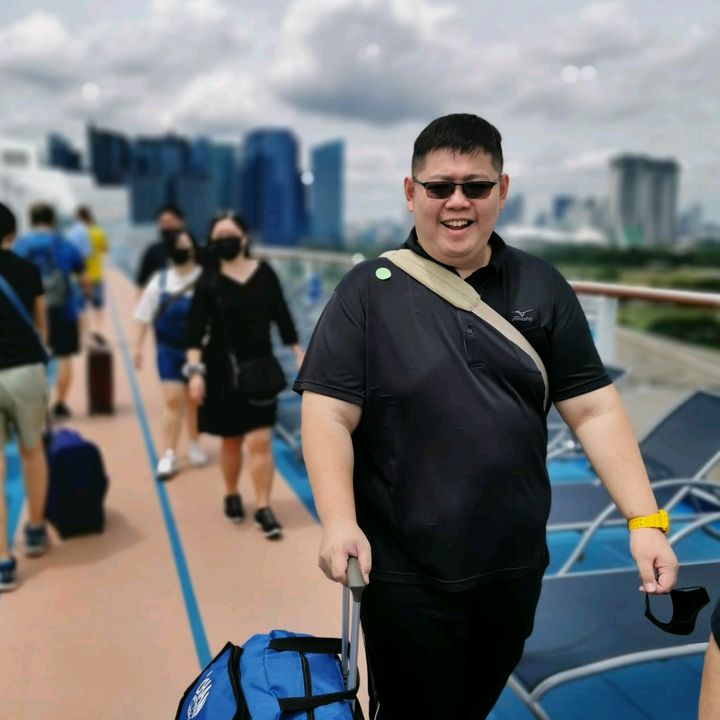 Profile Picture of Derek Ong (@derekoyr) on Tiktok