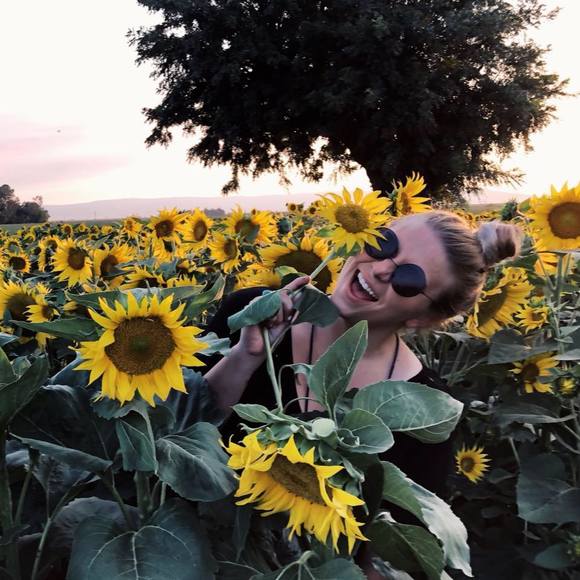 Profile Picture of Chloe Hardcastle (@mons703) on Poshmark