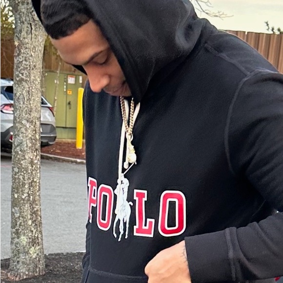 Profile Picture of Alexander Saez (@alexandersae676) on Poshmark