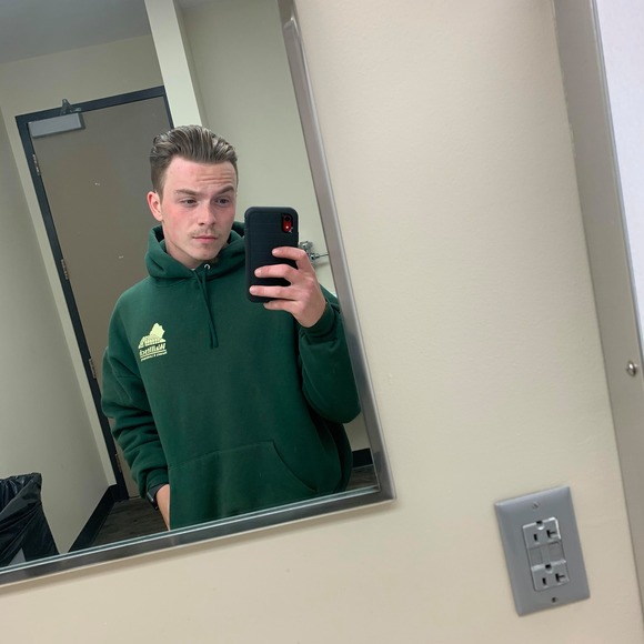 Profile Picture of Joshua Hutchinson (@joshuahutchi968) on Poshmark