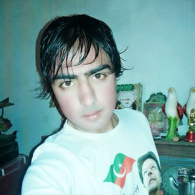 Profile Picture of Raza ShaH Pti (@GoRi_HaSeeNa) on Twitter