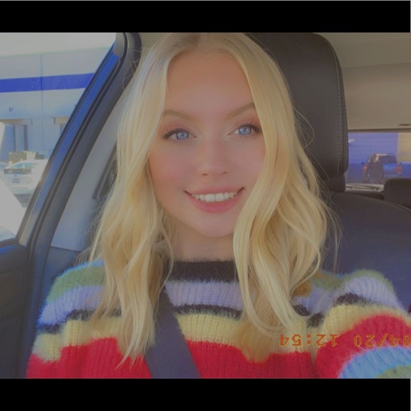 Profile Picture of Adelle Kukla (@uhdelle13) on Poshmark