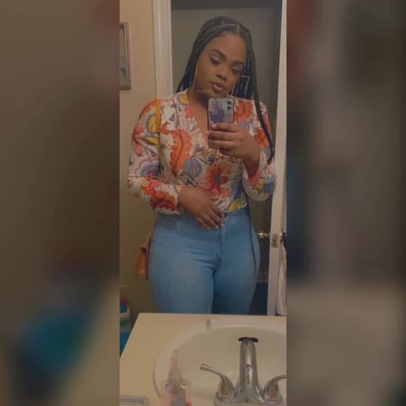 Profile Picture of Jasmine Randall (@jasmineranda583) on Poshmark