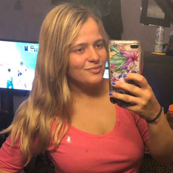 Profile Picture of Ivy Schneider (@ivys1027) on Poshmark