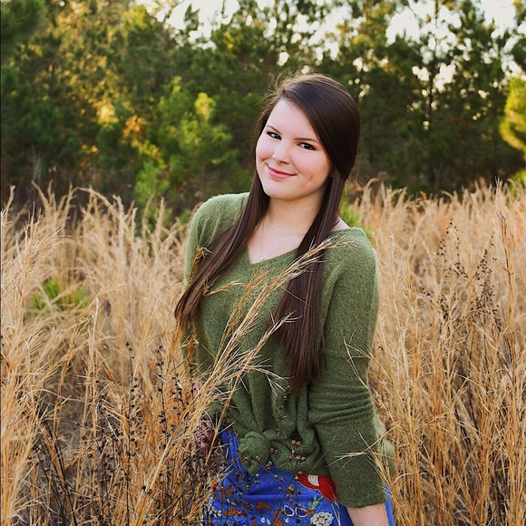 Profile Picture of Aubree Vannortwick (@aubreevann) on Poshmark