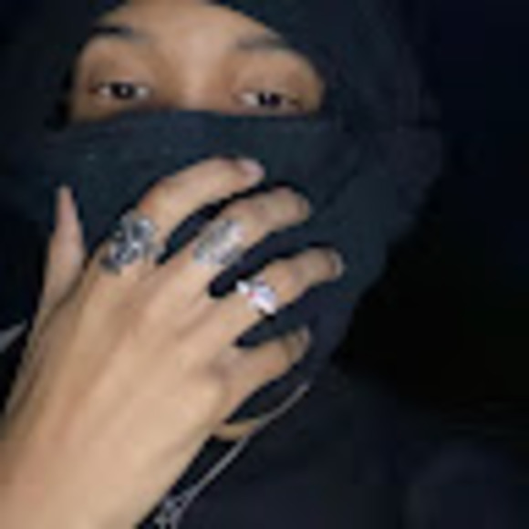 Profile Picture of Corey Collier jr (@vmnpirs) on Poshmark