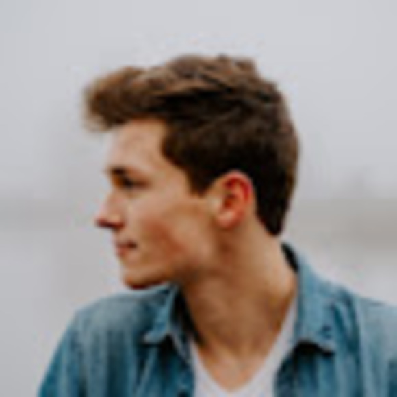 Profile Picture of Caleb Hahn (@caleb_hahn) on Poshmark