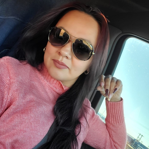 Profile Picture of Nineth Fuentes (@ninethfuentes) on Poshmark