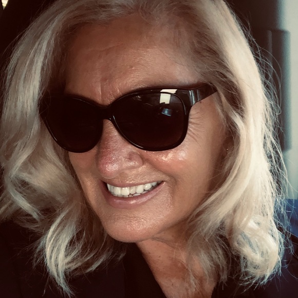 Profile Picture of Mona Wade (@monawade) on Poshmark