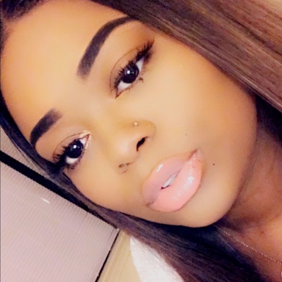 Profile Picture of Anisah Allen (@anisahallen) on Poshmark