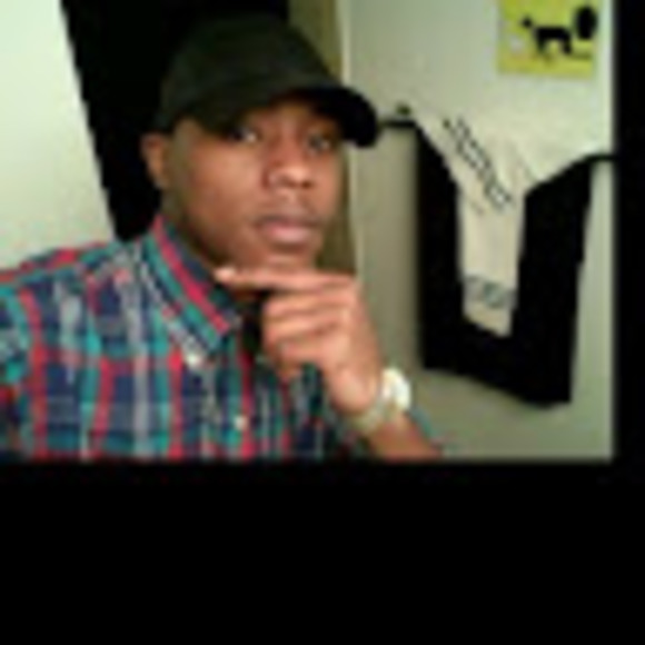 Profile Picture of Lonnell Denard (@lonnelldenard) on Poshmark