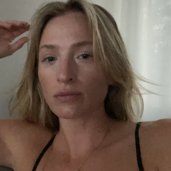 Profile Picture of Rebecca Kvamme (@rebeccakvamme) on Poshmark