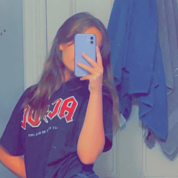 Profile Picture of Isabella Gallant (@isabellagallant) on Poshmark