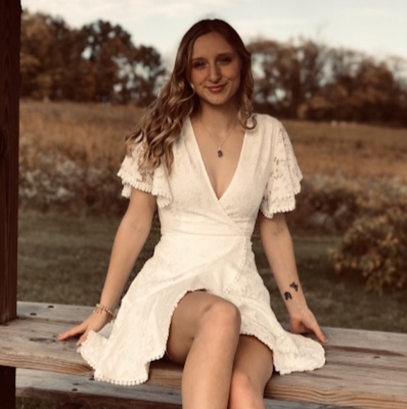 Profile Picture of Hannah Lear (@hannahlear19) on Poshmark