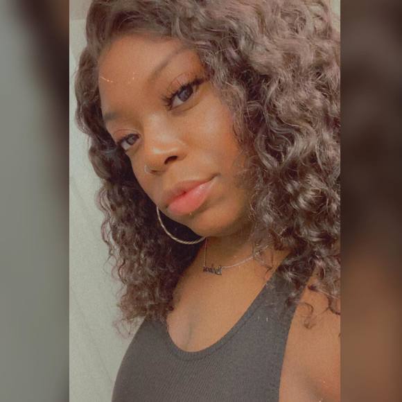 Profile Picture of Lashae Morring (@lashaee09) on Poshmark