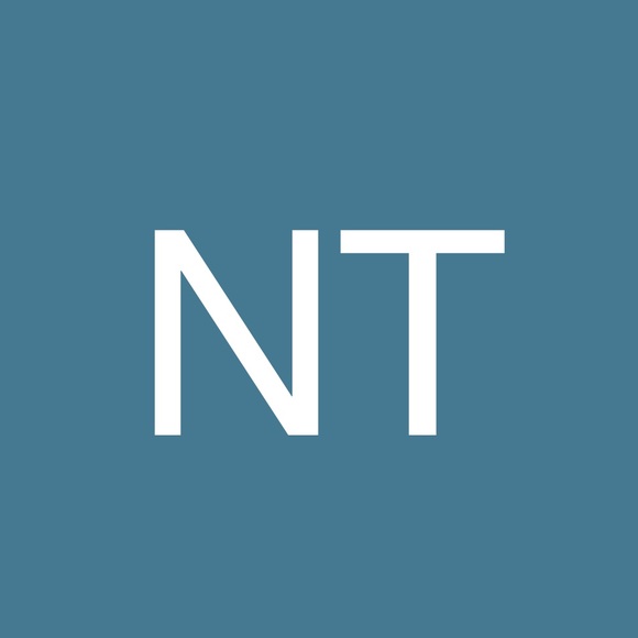 Profile Picture of Nicky Thomas (@nickynoelani) on Poshmark