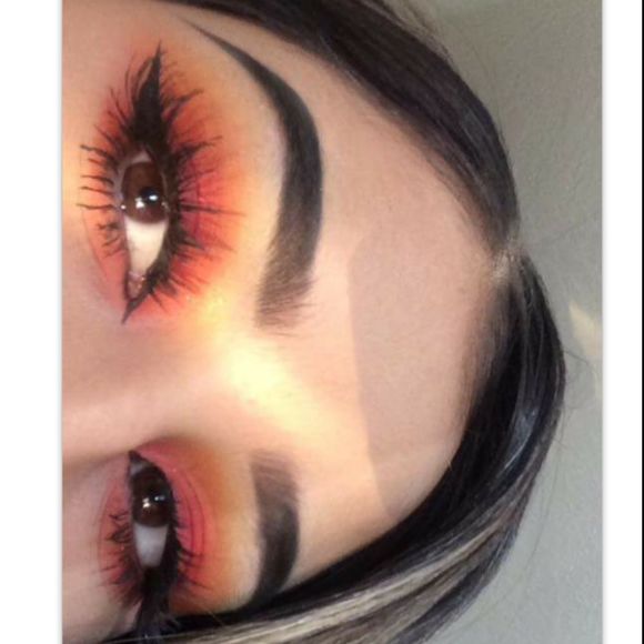 Profile Picture of Victoria Buenrostro (@xlunac) on Poshmark
