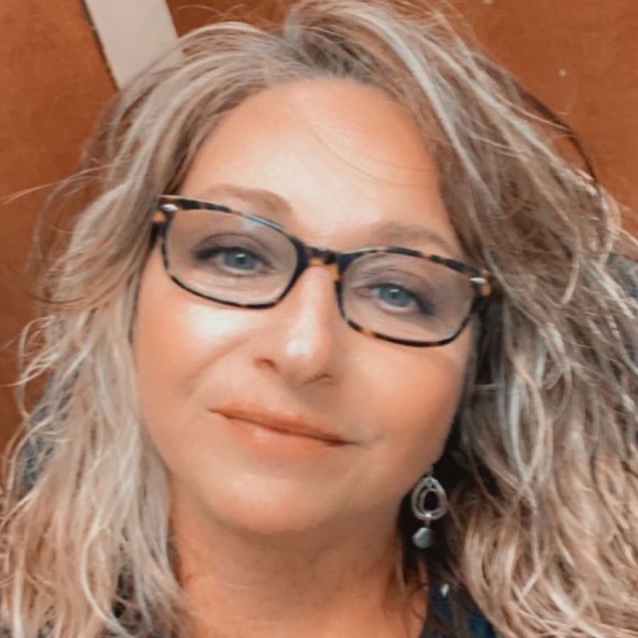 Profile Picture of Cindy Catalano (@cindycat369) on Poshmark