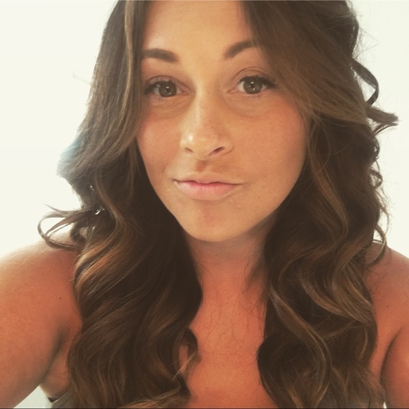 Profile Picture of Kirby Weaver (@kirbymweaver) on Poshmark