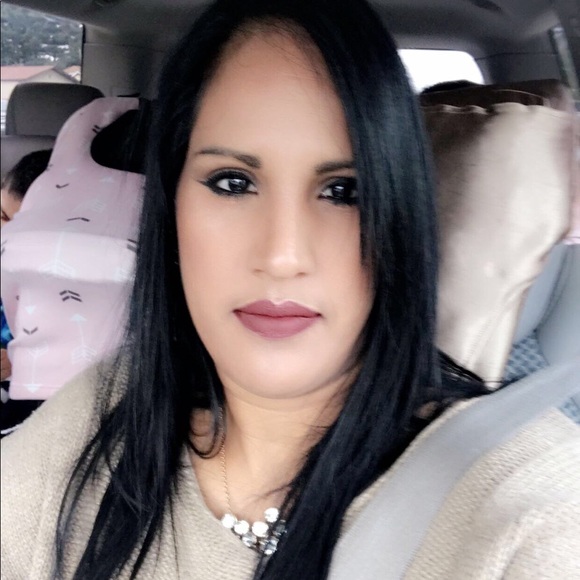 Minerva Ramirez - Poshmark Profile Picture of Minerva Ramirez (@minny610) on Poshmark