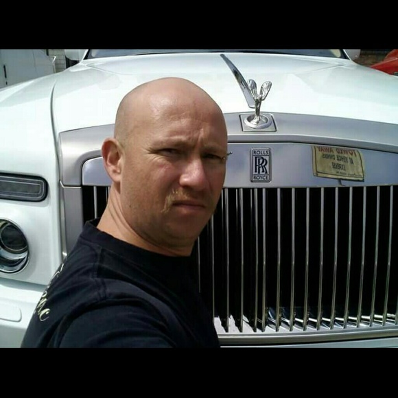 Profile Picture of Paul Derrick (@paulsr75) on Poshmark