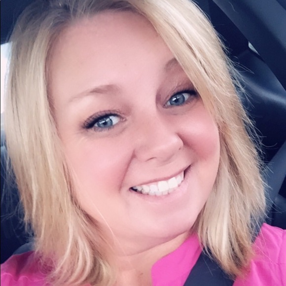 Profile Picture of Kristen Lehigh (@klehigh) on Poshmark