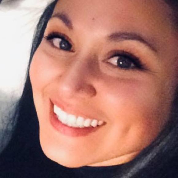 Profile Picture of Iris Rubio (@rubiris3) on Poshmark