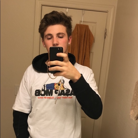 Profile Picture of Brayden Bell (@bbrayden7) on Poshmark