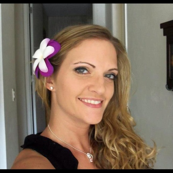 Profile Picture of Michelle Bujnowski (@michbuji) on Poshmark