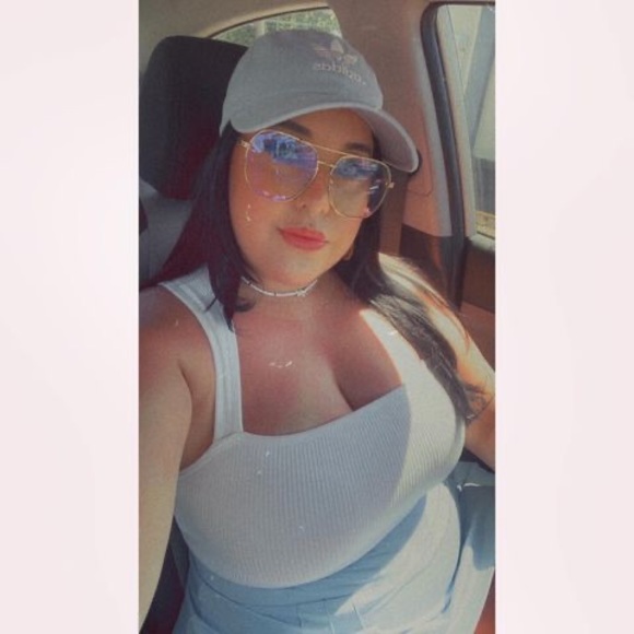 Profile Picture of Alondra Almeyda (@aalondranicolee) on Poshmark