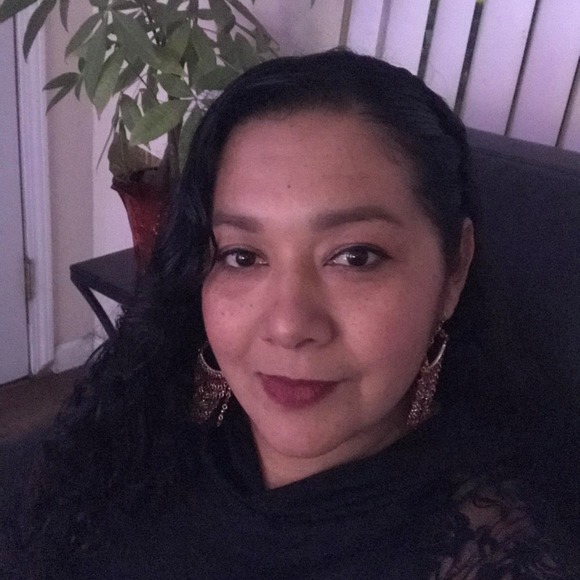 Profile Picture of Ony Casarrubias (@onycasarrubias) on Poshmark