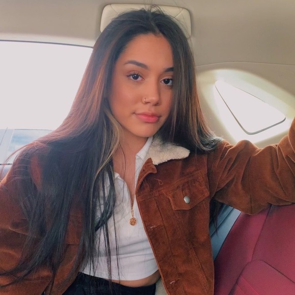 Profile Picture of Cassandra Rodriguez (@cassii_r) on Poshmark