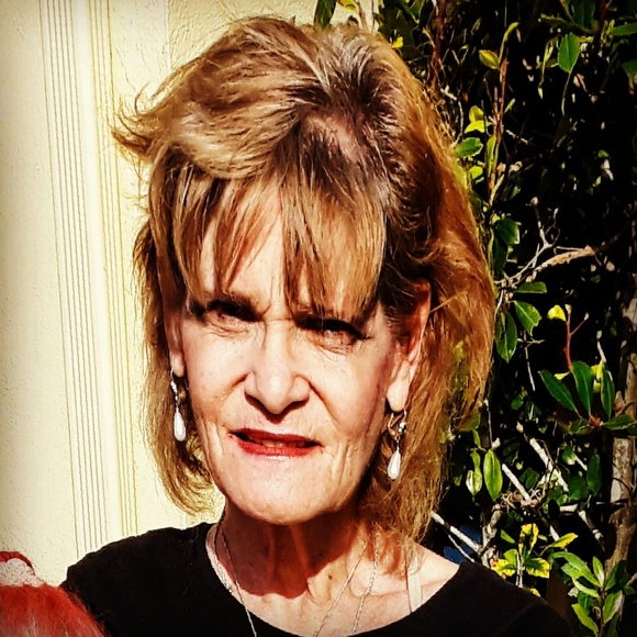 Roanne Smoklercostin - Poshmark Profile Picture of Roanne Smoklercostin (@coneyro11649) on Poshmark