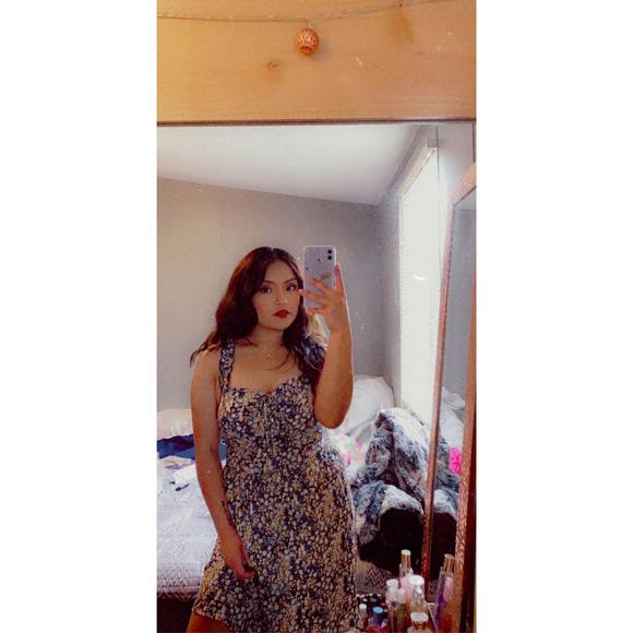 Profile Picture of Sofia Diego (@irisdiego19) on Poshmark