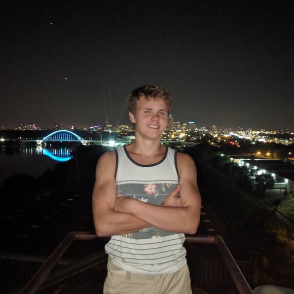 Profile Picture of Ivan Pugachov (@ivanp237) on Poshmark