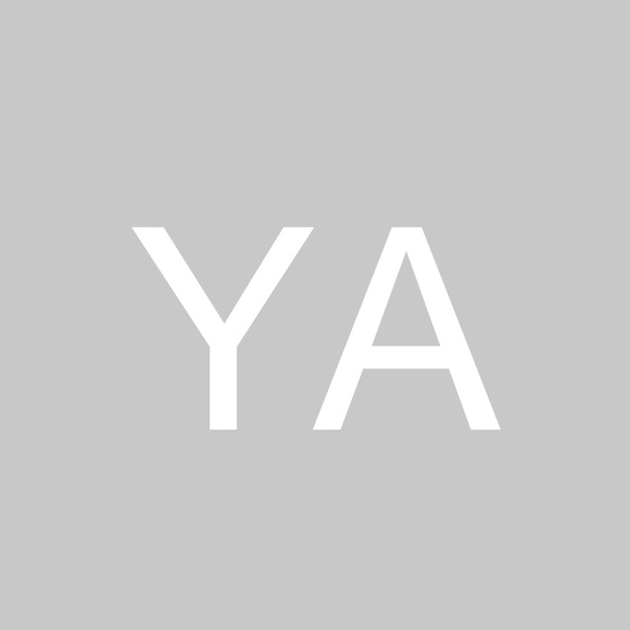 Profile Picture of Yasmin Ahmad (@ya563926) on Poshmark