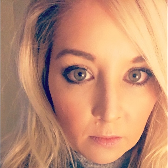 Profile Picture of Mariel Hall (@marielhartley) on Poshmark