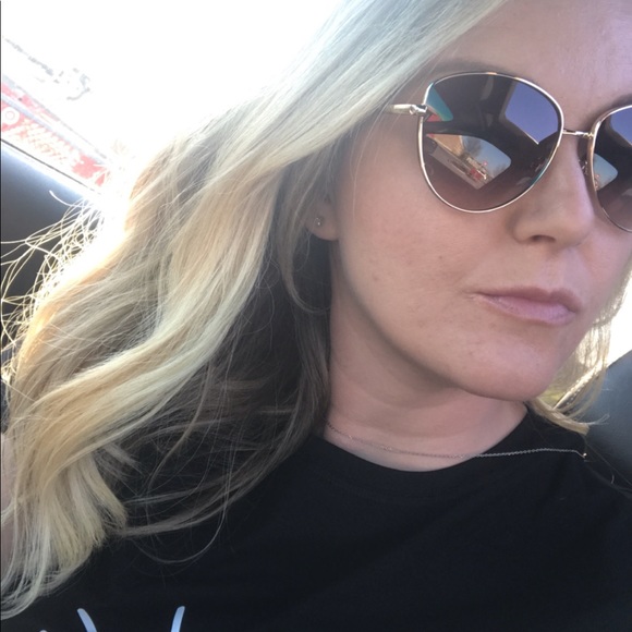 Profile Picture of Brooke Janzen (@brookejanzen) on Poshmark