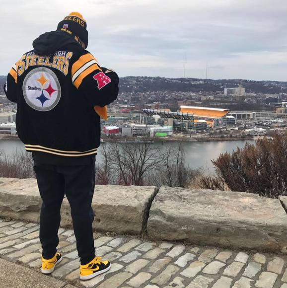 Carlos Mosquera - Poshmark Profile Picture of Carlos Mosquera (@iamlos_) on Poshmark