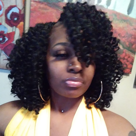 Profile Picture of Louise Smith (@louisesmith686) on Poshmark